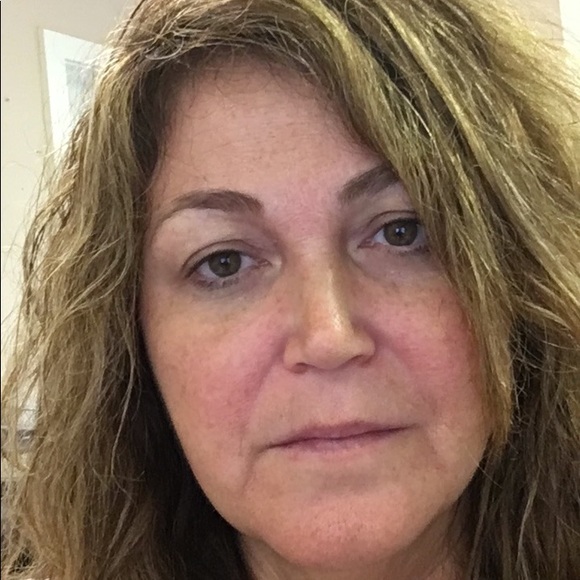 Meet your Posher, Laura - Picture 1 of 1